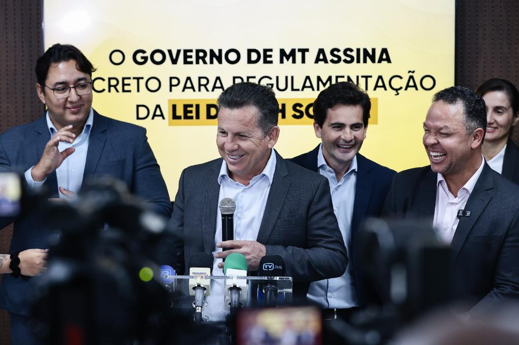 “Vamos custear, inicialmente, 10 mil carteiras de motorista para os que mais precisam